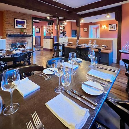 The Kings Head Hotel Доркинг Екстериор снимка