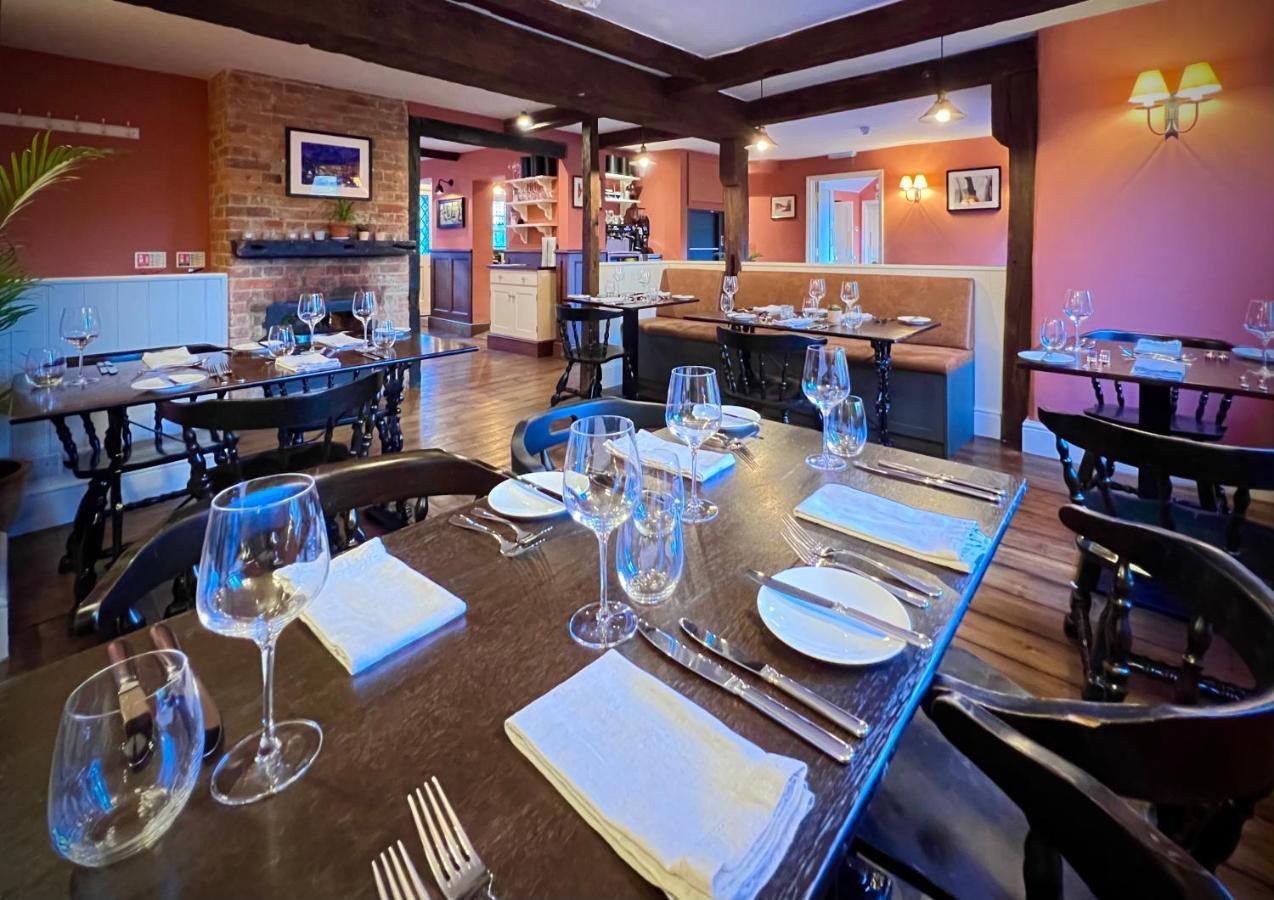 The Kings Head Hotel Доркинг Екстериор снимка