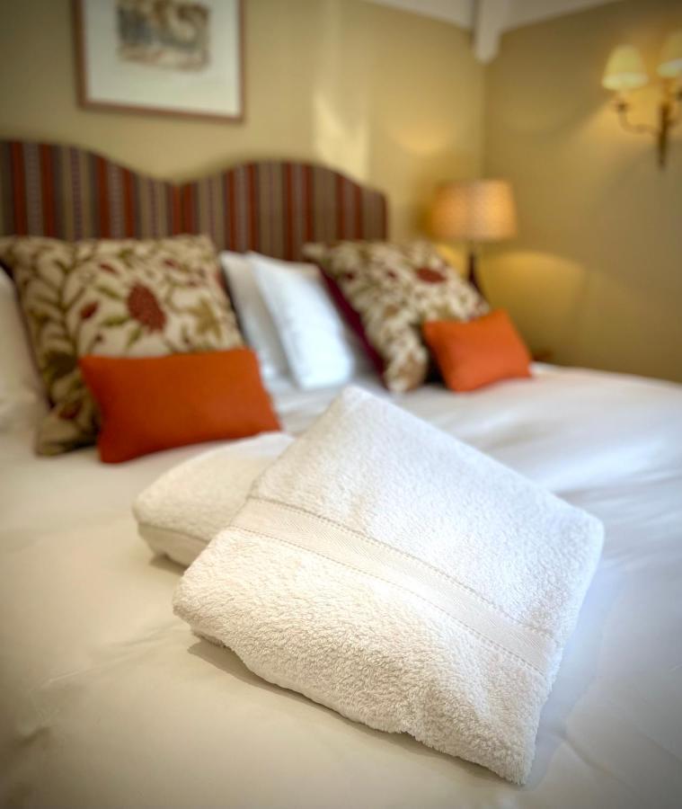 The Kings Head Hotel Доркинг Екстериор снимка