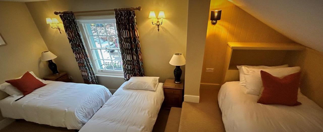 The Kings Head Hotel Доркинг Екстериор снимка