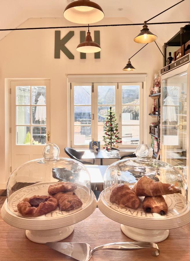 The Kings Head Hotel Доркинг Екстериор снимка