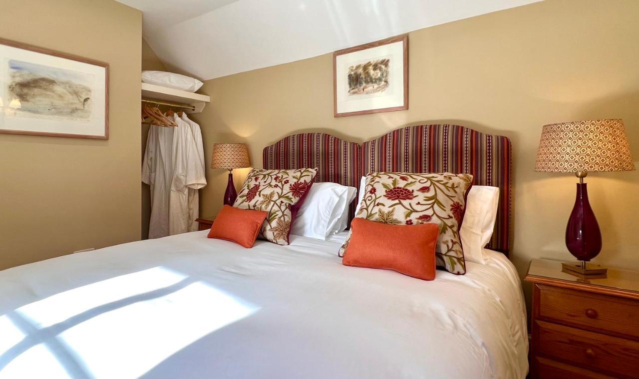 The Kings Head Hotel Доркинг Екстериор снимка
