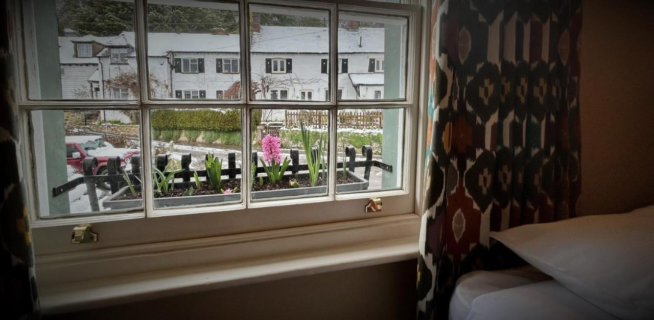The Kings Head Hotel Доркинг Екстериор снимка