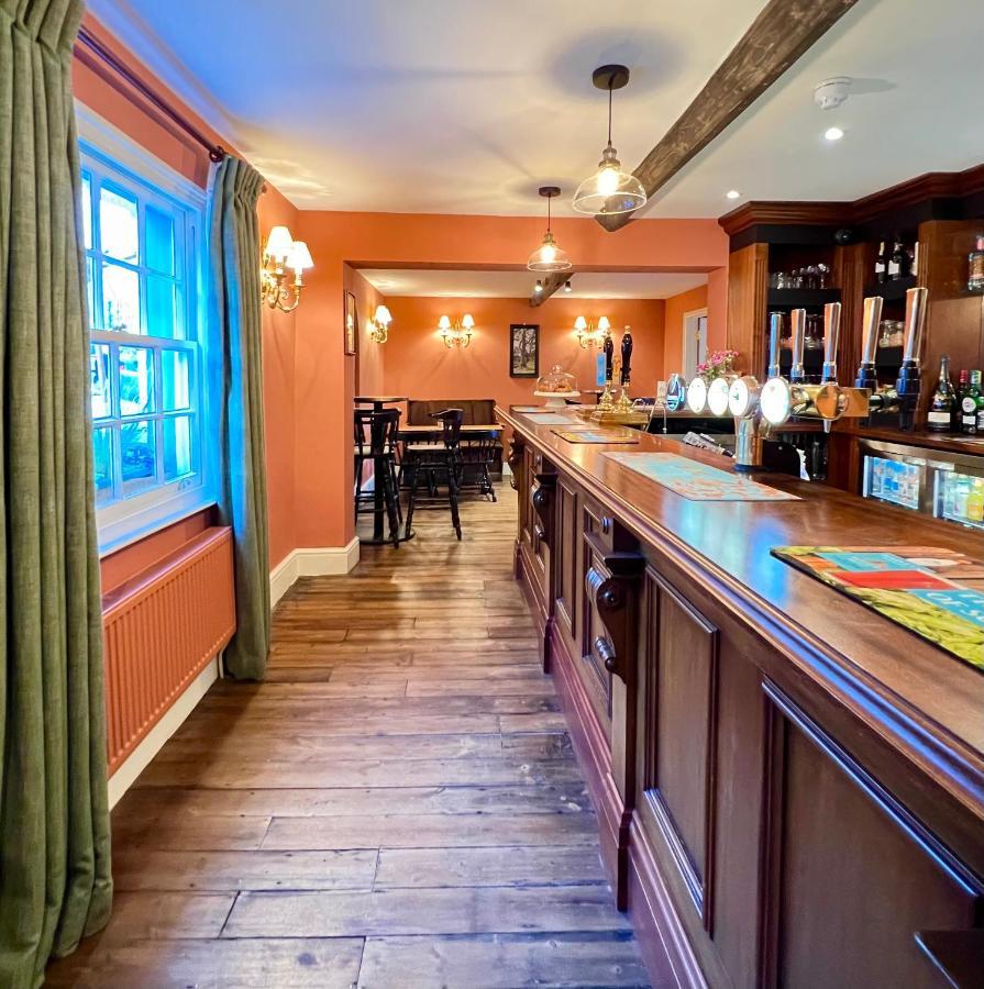 The Kings Head Hotel Доркинг Екстериор снимка
